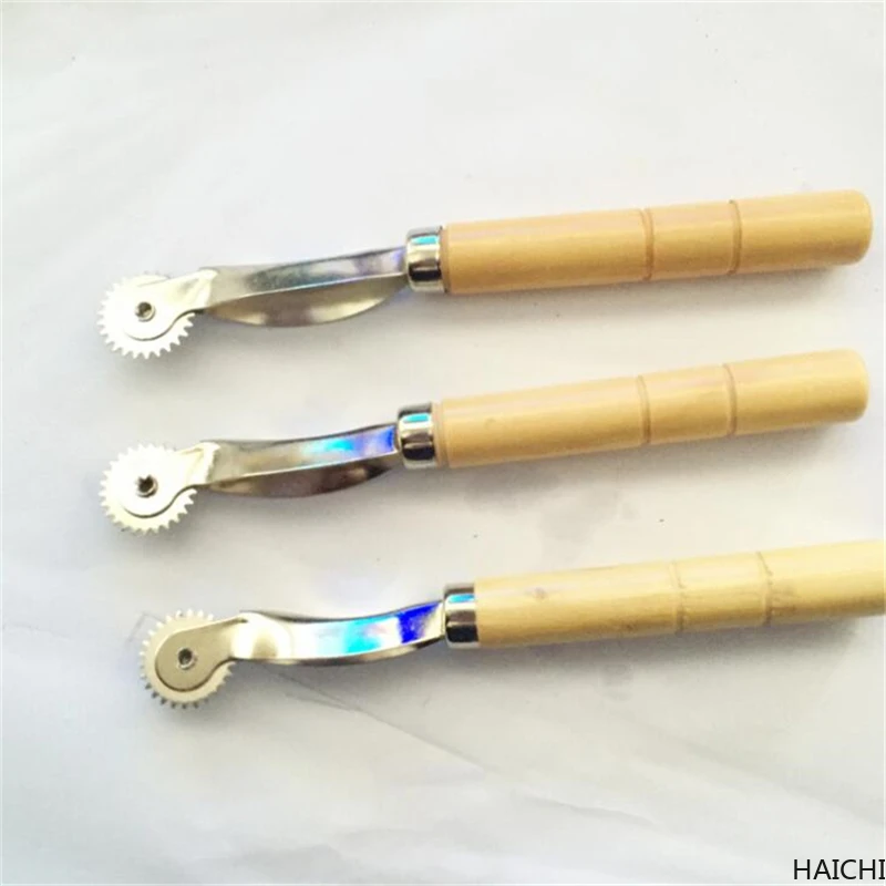Sewing Tool Kit With Wood Handle Practical Serrate Edge Pattern Tracer Tracing Wheel Tailor Stitch Marker New Arrival
Sewing Tool Kit With Wood Handle Practical Serrate Edge Pattern Tracer Tracing Wheel Tailor Stitch Marker New Arrival