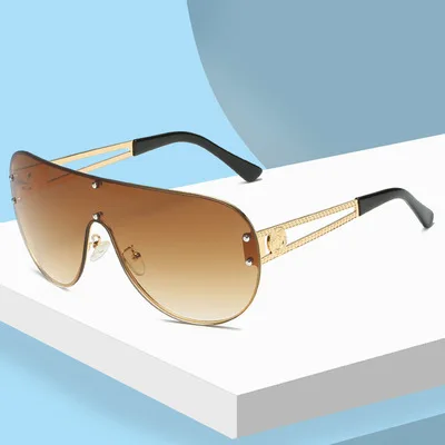 One-piece Sunglasses For Men And Women Exquisite Sunglasses Europe And America Leisure And Fashion Street Photography Style
One-piece Sunglasses For Men And Women Exquisite Sunglasses Europe And America Leisure And Fashion Street Photography Style