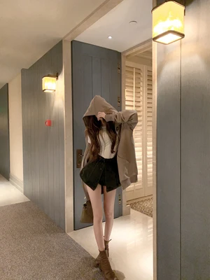 Jacket, short waist, thin coat, long-sleeved women's all-match spring and autumn U-neck solid color irregular edges
Jacket, short waist, thin coat, long-sleeved women's all-match spring and autumn U-neck solid color irregular edges