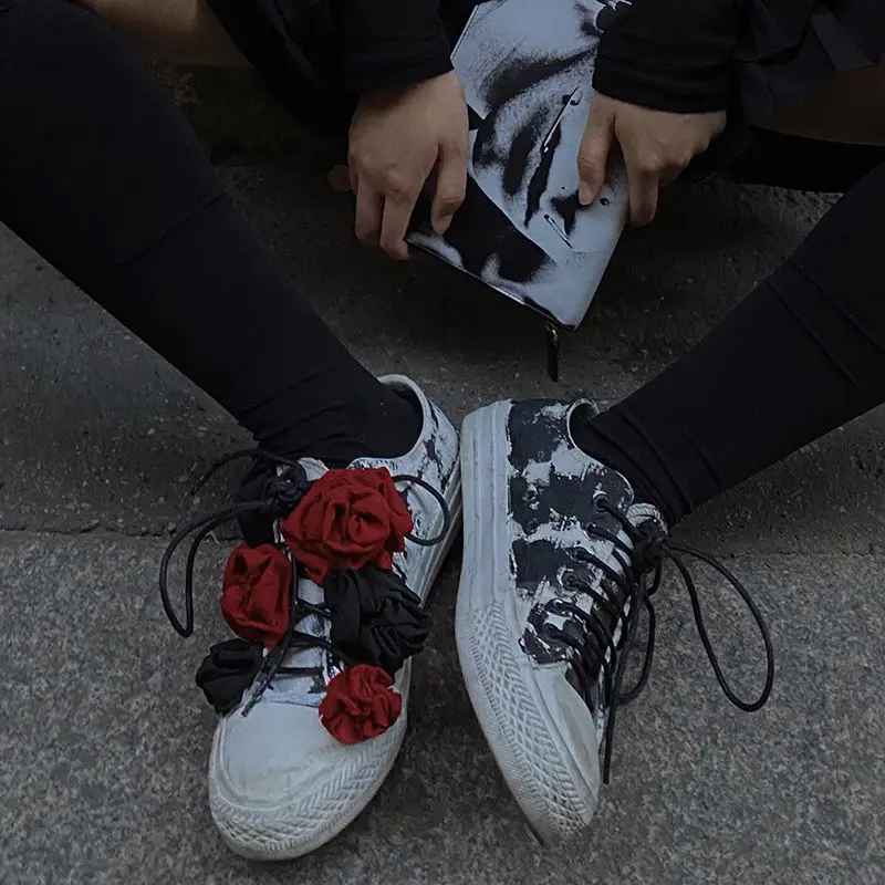 French Designer Brand Evil Flower Low Top Canvas Shoes Female 2021 Spring Hand-painted Shoes Graffiti Ulzzang Vulcanized Shoes 
French Designer Brand Evil Flower Low Top Canvas Shoes Female 2021 Spring Hand-painted Shoes Graffiti Ulzzang Vulcanized Shoes