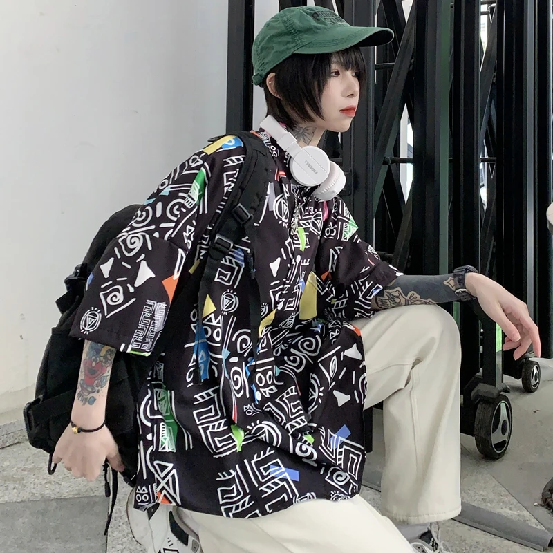 Women New Vintage Shirt Dark Graffiti Shirt Cartoon Pattern Printed Shirt Short-Sleeved Loose Men Street Trendy Shirt
Women New Vintage Shirt Dark Graffiti Shirt Cartoon Pattern Printed Shirt Short-Sleeved Loose Men Street Trendy Shirt