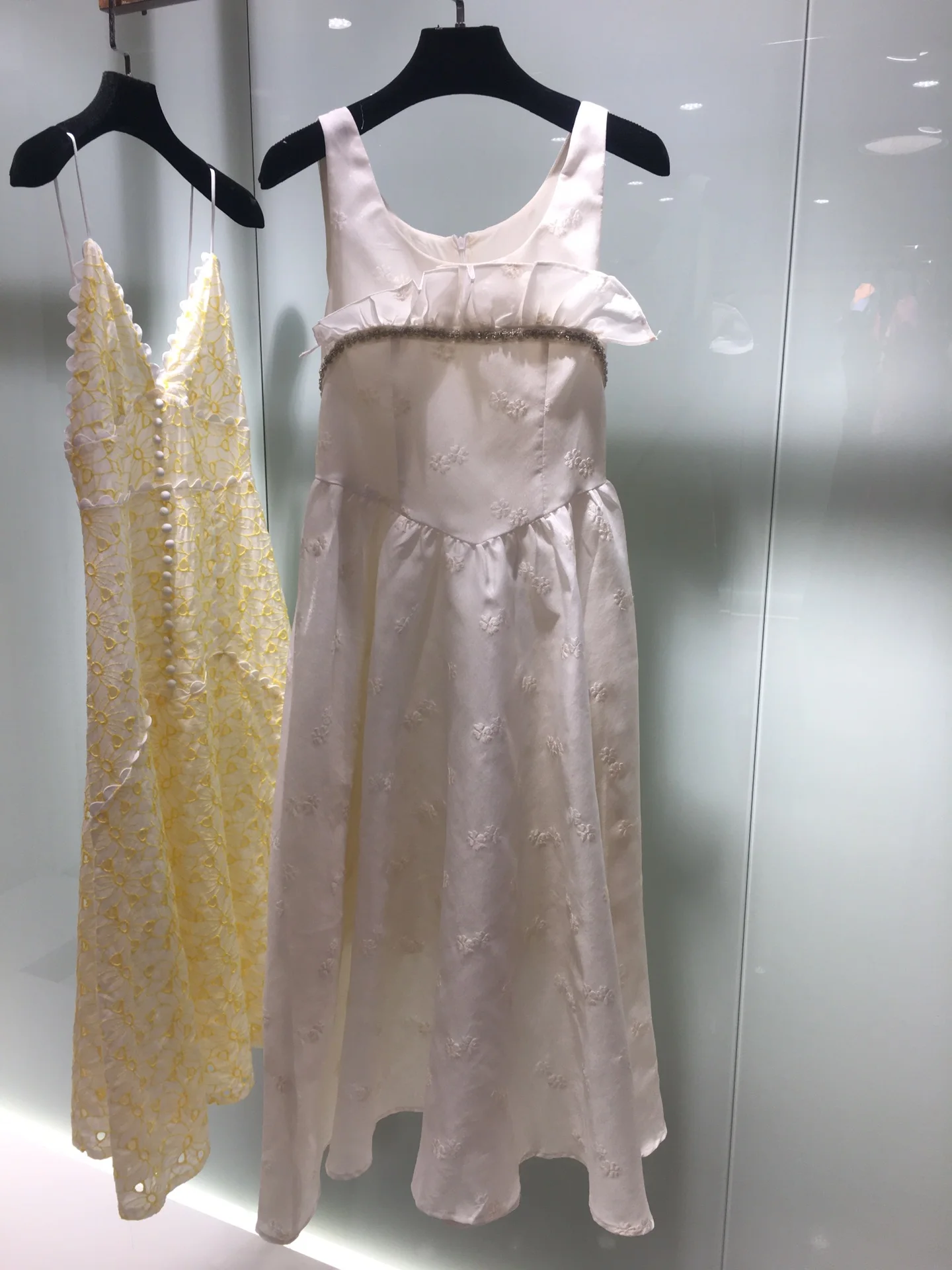 2021 new women fashion sleeveless round neck diamond ruffle embroidered suspender dress 0607
2021 new women fashion sleeveless round neck diamond ruffle embroidered suspender dress 0607