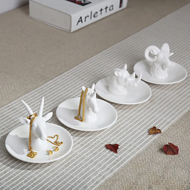 Northern Decoration Of The House Accessories In Ceramics White Jewellery Tray Jewellery In Porcelain Piatto Dei Monile Del Bowl
Northern Decoration Of The House Accessories In Ceramics White Jewellery Tray Jewellery In Porcelain Piatto Dei Monile Del Bowl