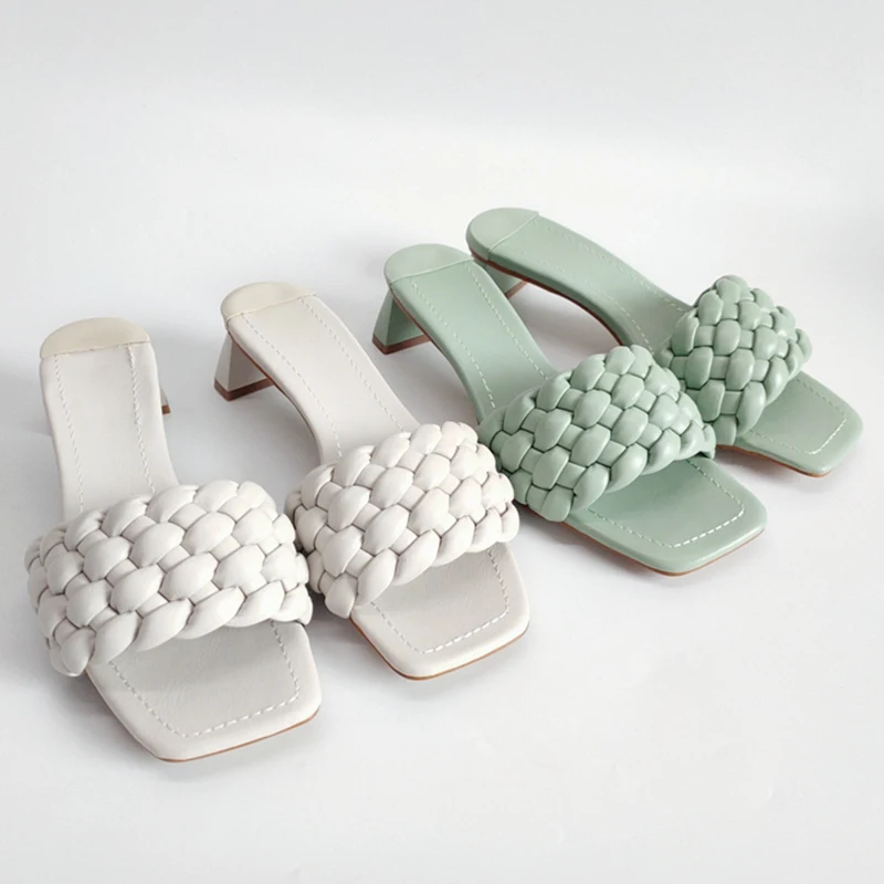 2020 Hot Summer Women Slippers Weave Square Toe Sandals Fashion Mules High Heels Women Slides Shoes PU Leather Casual Outside 
2020 Hot Summer Women Slippers Weave Square Toe Sandals Fashion Mules High Heels Women Slides Shoes PU Leather Casual Outside