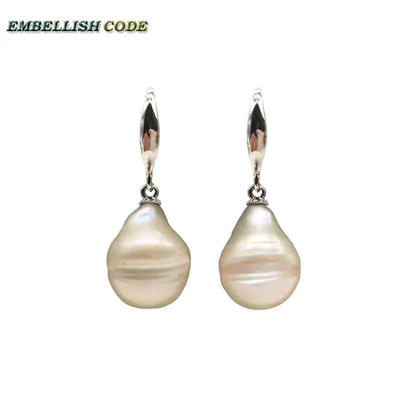 Серьги-гвоздики из натурального жемчуга в форме барокко 
Серьги-гвоздики из натурального жемчуга в форме барокко