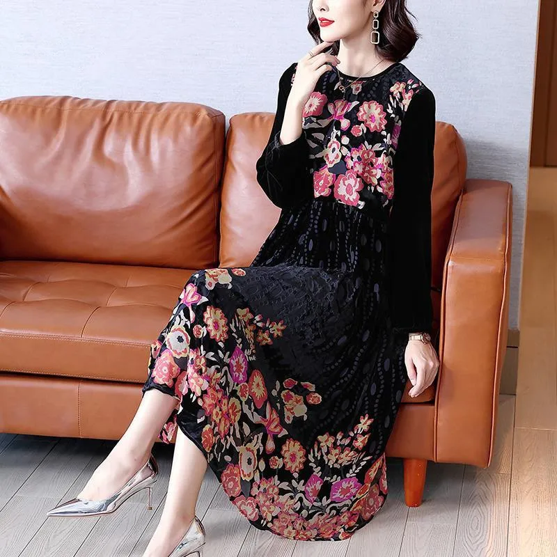 2021 New Women Black Velvet Dot Loose Midi Dress Elegant Bodycon Party Runway Vestidos Sping Autumn Korean Vintage Casual Dress
2021 New Women Black Velvet Dot Loose Midi Dress Elegant Bodycon Party Runway Vestidos Sping Autumn Korean Vintage Casual Dress