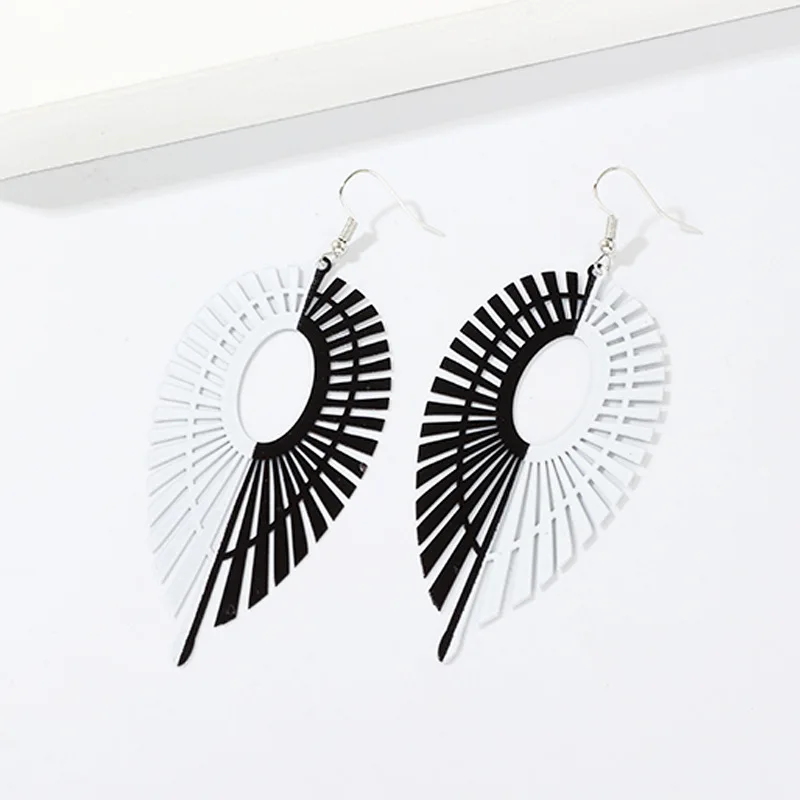 Fashion Western Jewelry Women Earrings Creative Big Leaf Black And White Symmetric Teardrop Fish Hooks Gifts for Girls | Украшения и
