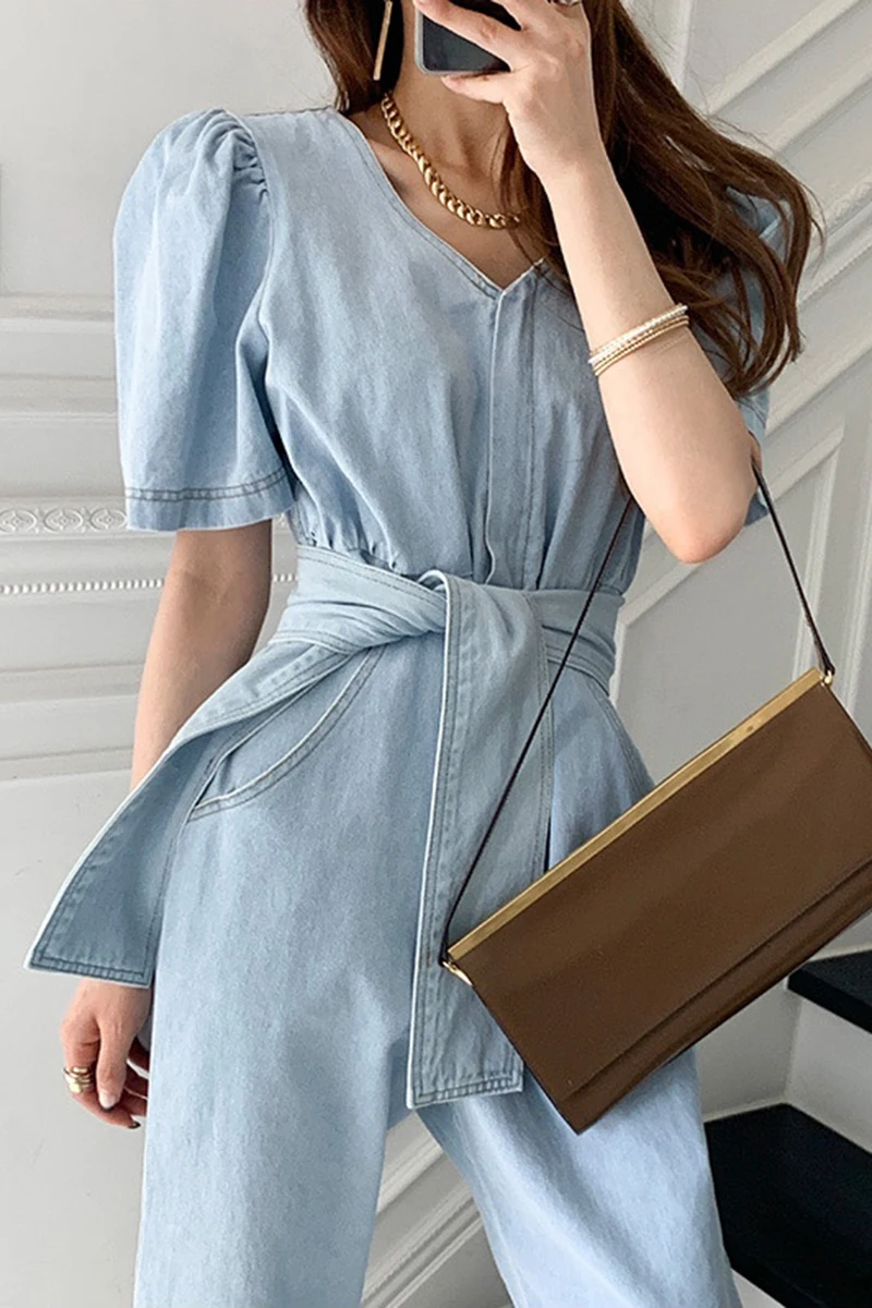 Korejpaa Women Jumpsuits 2021 Summer Korean Chic Niche Retro V-Neck Loose Tie Straight Puff Sleeve Washed Blue Denim Jumpsuit
Korejpaa Women Jumpsuits 2021 Summer Korean Chic Niche Retro V-Neck Loose Tie Straight Puff Sleeve Washed Blue Denim Jumpsuit