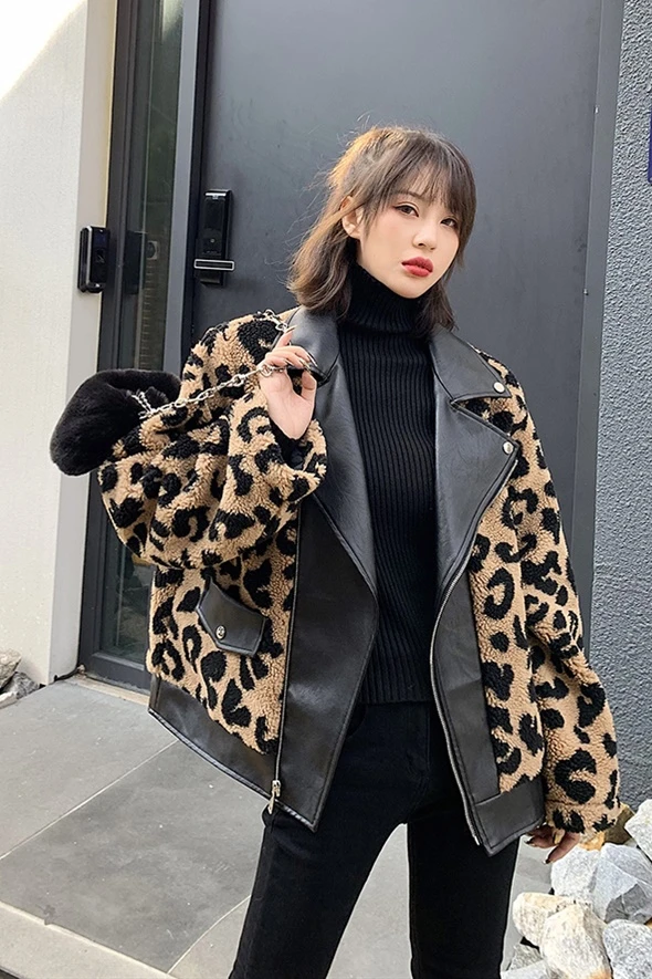 2021 net red locomotive thick leopard coat female autumn and winter wild young leather league lamb hair stitching hairy coat
2021 net red locomotive thick leopard coat female autumn and winter wild young leather league lamb hair stitching hairy coat