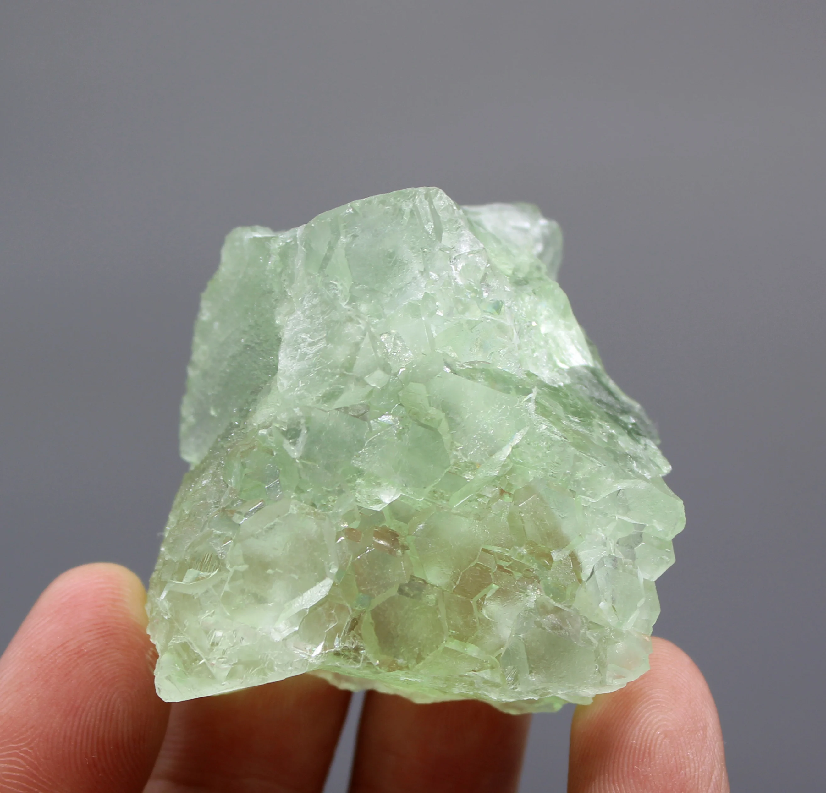 87g Natural rare Transparent green "football" fluorite cluster crystal specimens Stones and crystals Healing crystal 
87g Natural rare Transparent green "football" fluorite cluster crystal specimens Stones and crystals Healing crystal