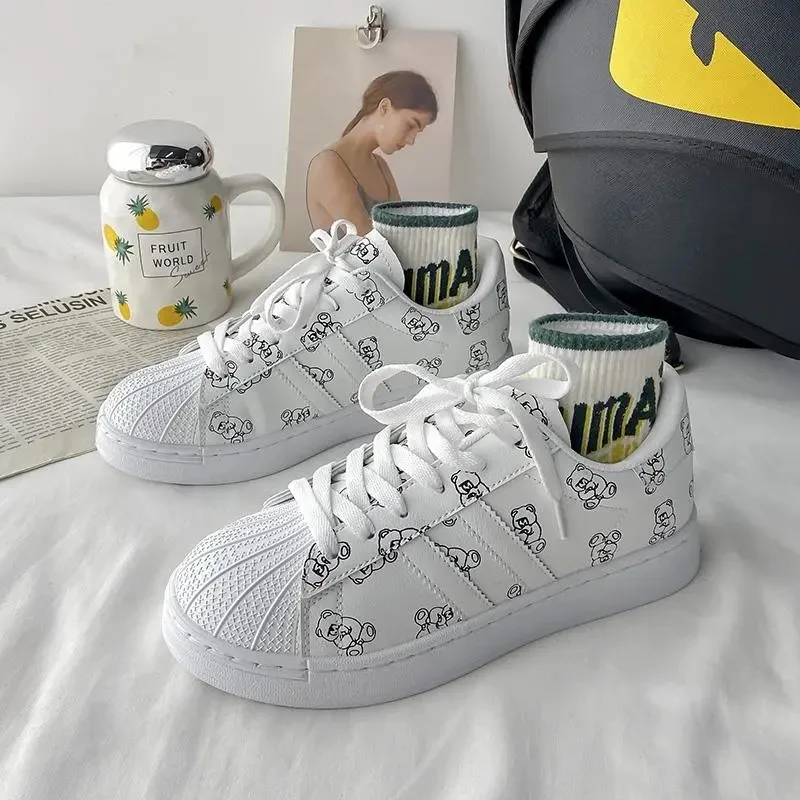 Women's Vulcanize Shoes Spring New Casual Classic Little bear printing PU Leather Shoes Women Casual White Shoes Sneakers 35-42
Women's Vulcanize Shoes Spring New Casual Classic Little bear printing PU Leather Shoes Women Casual White Shoes Sneakers 35-42