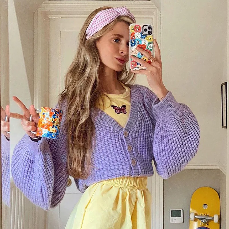 Autumn 2020 Europe and America New Solid Color Loose Lantern Sleeve V-neck Cardigan Sweater Casual Coat Top Women
Autumn 2020 Europe and America New Solid Color Loose Lantern Sleeve V-neck Cardigan Sweater Casual Coat Top Women