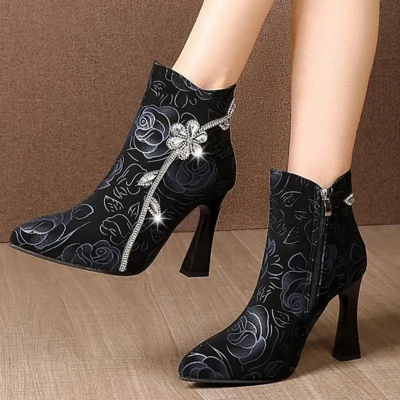 Fashion Show Women Short Boots,Ankle Boot,Winter Platforms Shoes,Rhinestone Flower,Square Heel,Pointed Toe,Side Zip,BLACK,BLUE
Fashion Show Women Short Boots,Ankle Boot,Winter Platforms Shoes,Rhinestone Flower,Square Heel,Pointed Toe,Side Zip,BLACK,BLUE