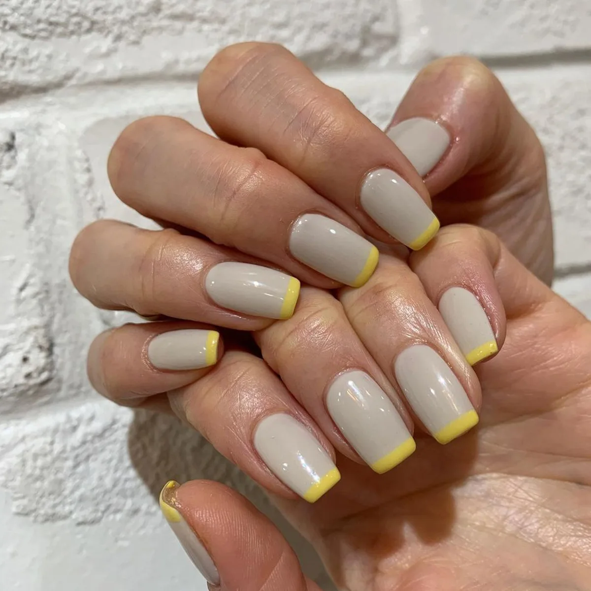 24pcs/box Fake Nails With Glue Grey Yellow Square Head Short Type Fashion Manicure Save Time False Nail Press On With Designs Dl
24pcs/box Fake Nails With Glue Grey Yellow Square Head Short Type Fashion Manicure Save Time False Nail Press On With Designs Dl