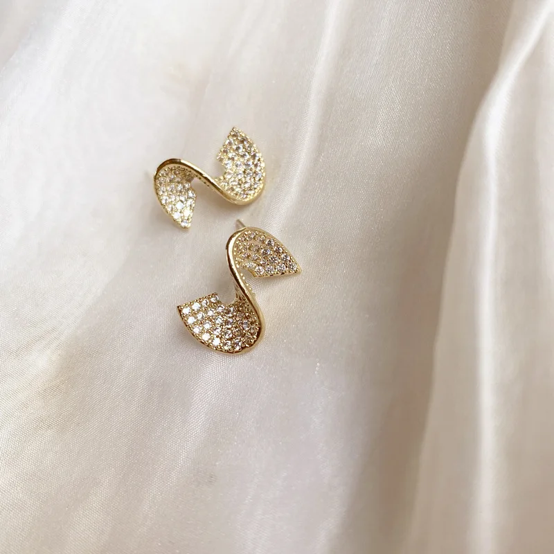 Jewelry Earrings for Women Fashionable Spiral Earrings 2020 New Exquisite Irregular small diamonds Jewelry Earrings
Jewelry Earrings for Women Fashionable Spiral Earrings 2020 New Exquisite Irregular small diamonds Jewelry Earrings