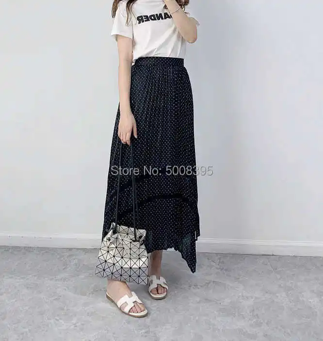 2021 Woman Black Viscose DOT PRINT LACE INSERT Pleated Aysmmetric Midi Skirt High Waist Side Zipper Fashion Long Skirts
2021 Woman Black Viscose DOT PRINT LACE INSERT Pleated Aysmmetric Midi Skirt High Waist Side Zipper Fashion Long Skirts
