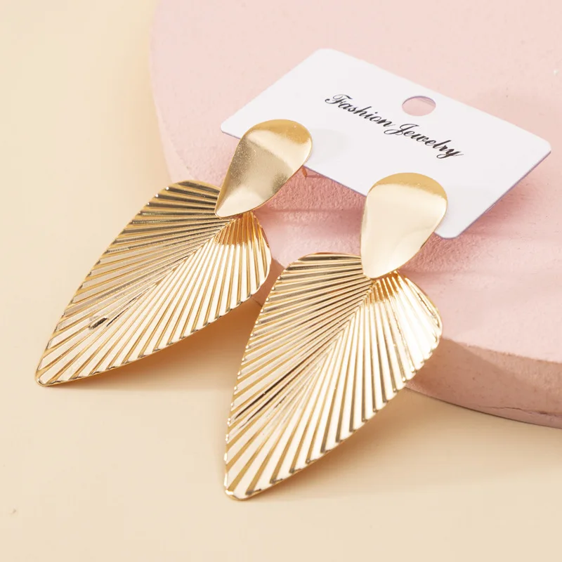 Earrings 2020 Trend Summer Style Geometry Black Long Hanging Earring Golden Drop Earrings For Women Triangle Jewelry Earing
Earrings 2020 Trend Summer Style Geometry Black Long Hanging Earring Golden Drop Earrings For Women Triangle Jewelry Earing