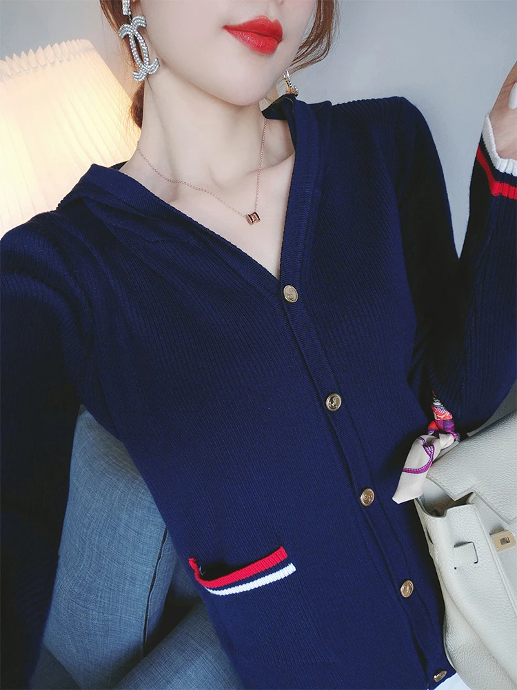 Shangweiluo knitted cardigan women's autumn dress new loose February August sweater coat spring and autumn hoods
Shangweiluo knitted cardigan women's autumn dress new loose February August sweater coat spring and autumn hoods