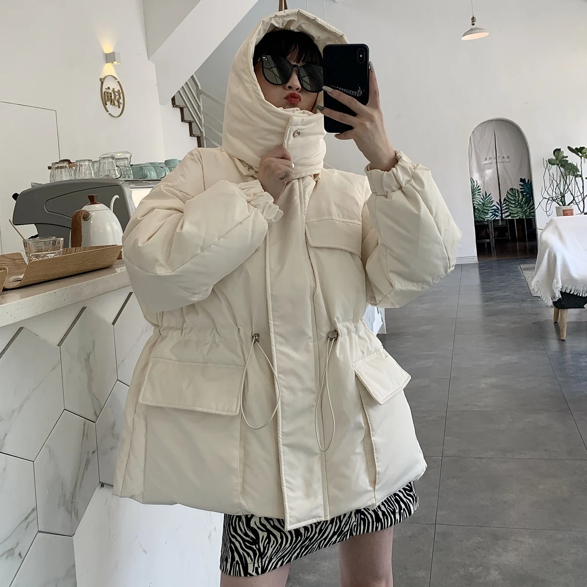 Winter Fashion Women Down Jacket Hooded Short Single-breasted Coat White Duck Down Woman Parka Ladies Chic Outwear Female Y57
Winter Fashion Women Down Jacket Hooded Short Single-breasted Coat White Duck Down Woman Parka Ladies Chic Outwear Female Y57