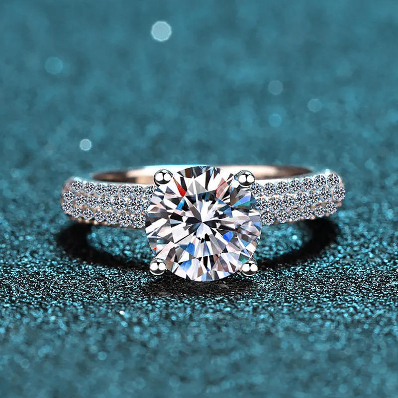 Silver 2 Carat Excellent Cut D Color Good Clarity Moissanite 4 Prongs Ring Silver 925 Round Moissanite Rings Female Jewelry
Silver 2 Carat Excellent Cut D Color Good Clarity Moissanite 4 Prongs Ring Silver 925 Round Moissanite Rings Female Jewelry