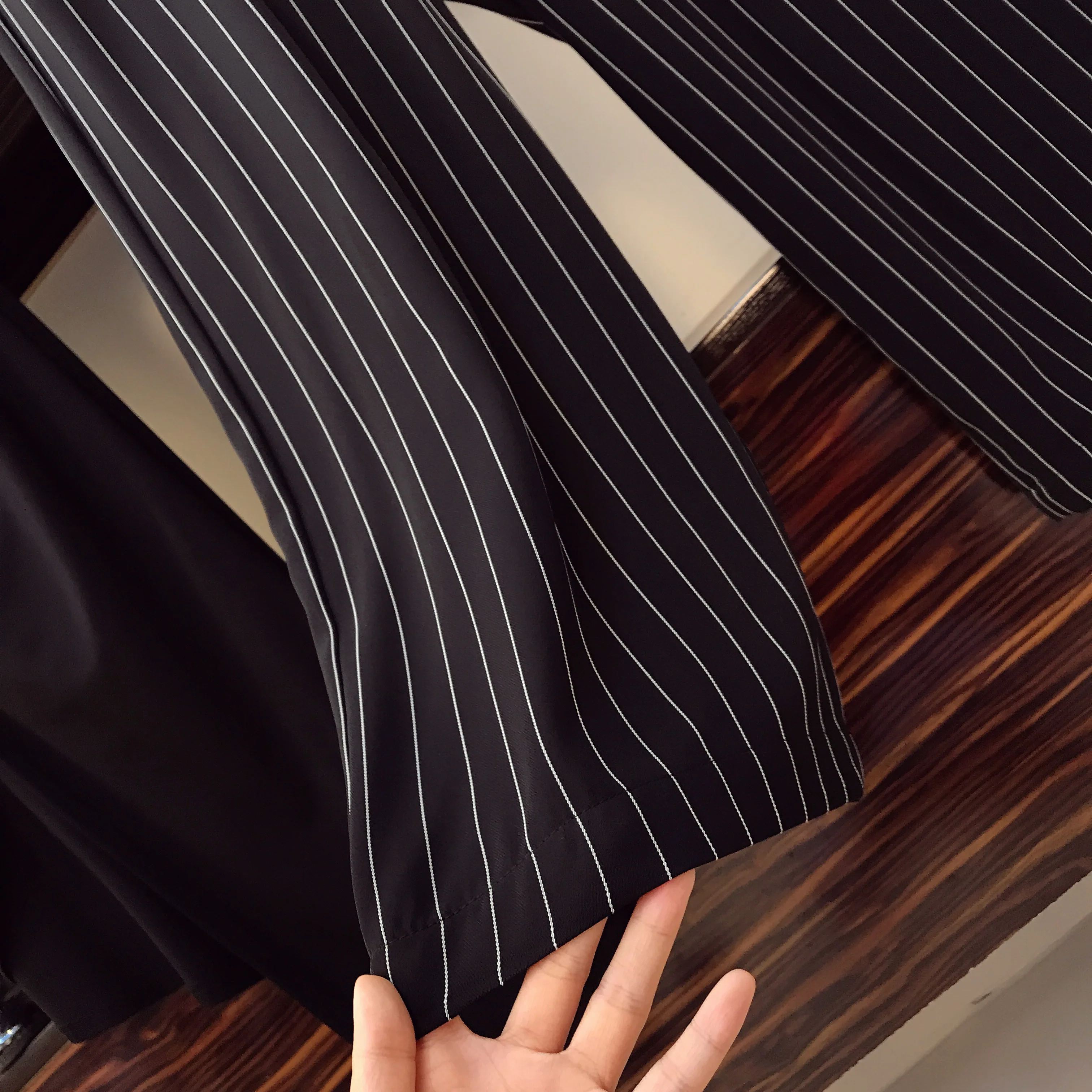 2021 Summer New Women's Suits Chic Design Shirring Asymmetric Long Tshirt Dress With Striped Wide leg Pants Two piece set Female
2021 Summer New Women's Suits Chic Design Shirring Asymmetric Long Tshirt Dress With Striped Wide leg Pants Two piece set Female