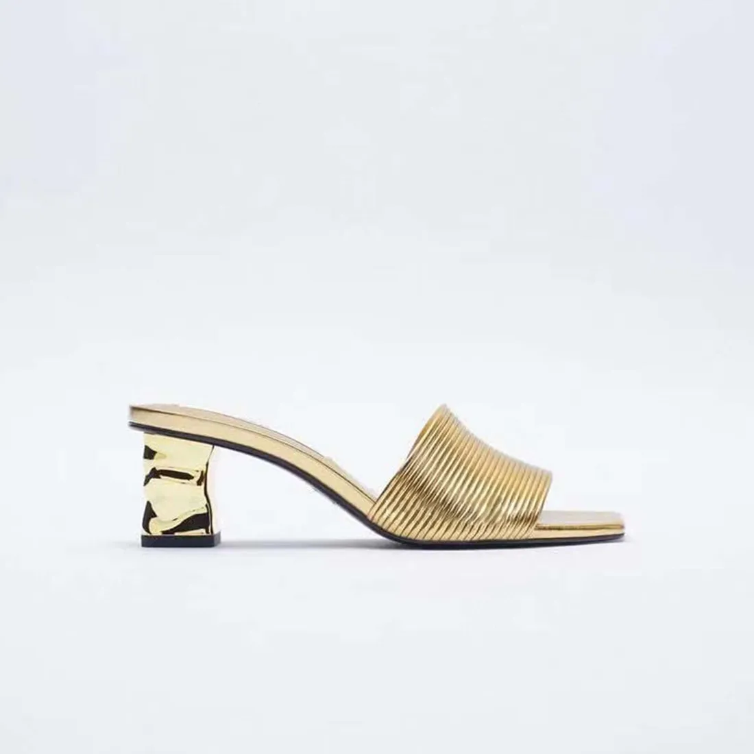 Spain word with metal solid color casual sandals in thick heel professional fashion female sandals
Spain word with metal solid color casual sandals in thick heel professional fashion female sandals