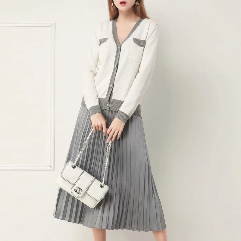 2020 Autumn New Sexy V-Neck Long-Sleeved Knit Sweater Stretch Slim Fit Pleated Half Skirt Women'S Two-Piece Suit High Quality
2020 Autumn New Sexy V-Neck Long-Sleeved Knit Sweater Stretch Slim Fit Pleated Half Skirt Women'S Two-Piece Suit High Quality