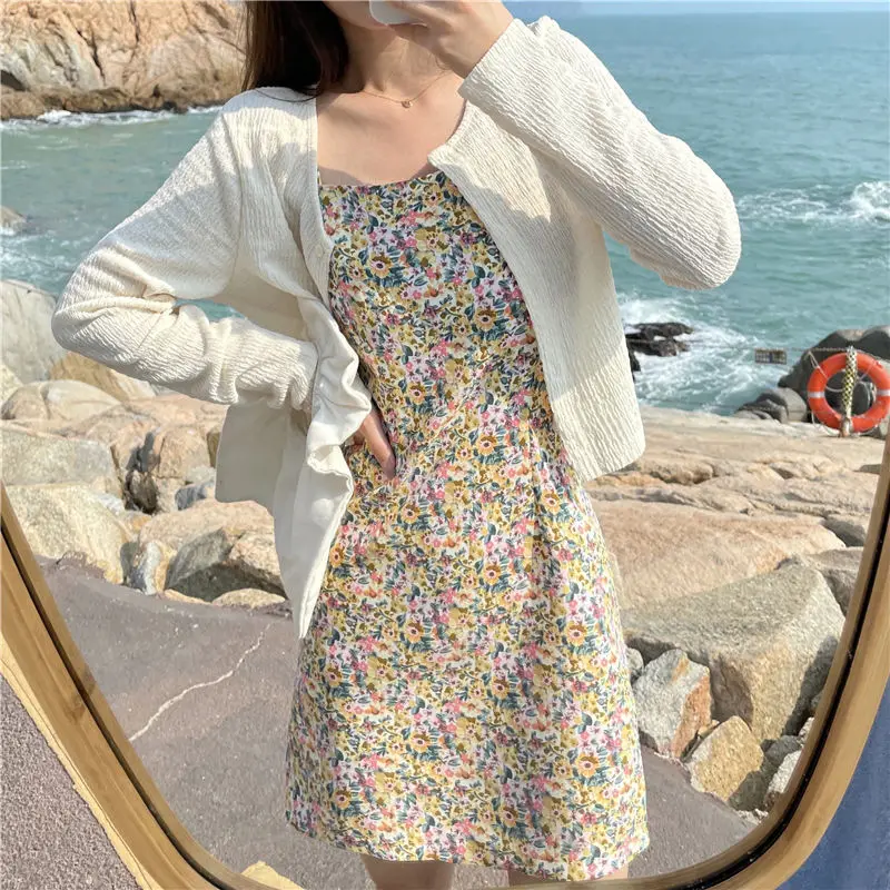 Summer Girl Suspender Dress New Style French Broken Flower Temperament First Love Skirt
Summer Girl Suspender Dress New Style French Broken Flower Temperament First Love Skirt