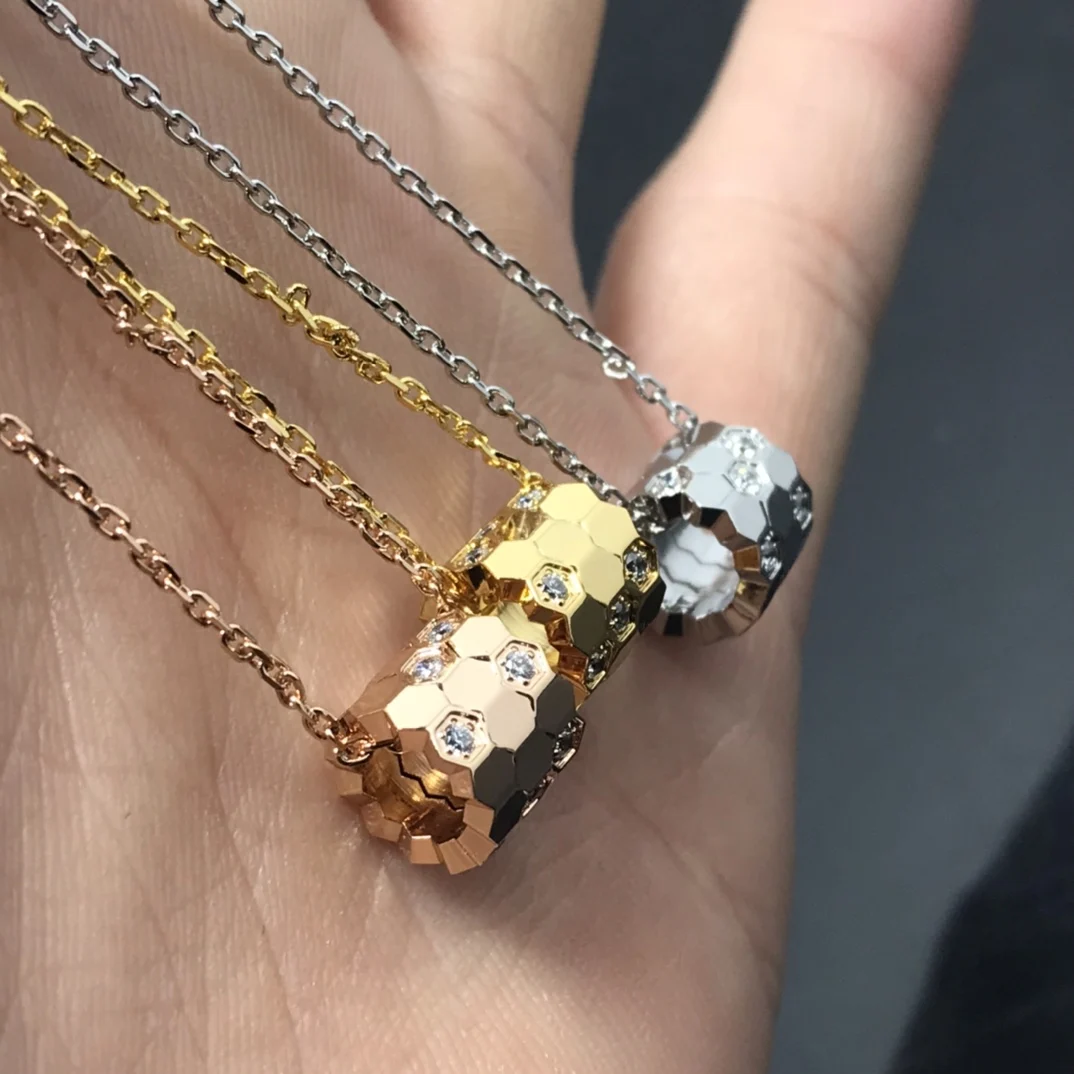 2022 European and American fashion style honeycomb shape with diamond ladies necklace exquisite gift jewelry
2022 European and American fashion style honeycomb shape with diamond ladies necklace exquisite gift jewelry
