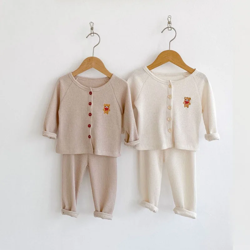 Clothing set sweet cartoon embroidered pit strip cotton sports jacket coat + pants 0-2 year Beibei fashion Quality child Clothes
Clothing set sweet cartoon embroidered pit strip cotton sports jacket coat + pants 0-2 year Beibei fashion Quality child Clothes