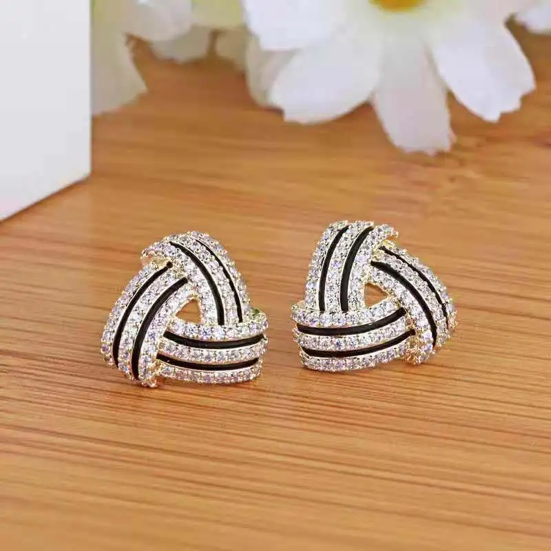 Korean Black Triangle Geometric Stud Earrings Luxury Rhinestone Temperament Earrings Retro Ear Jewelry Women Girl Jewelry Gift
Korean Black Triangle Geometric Stud Earrings Luxury Rhinestone Temperament Earrings Retro Ear Jewelry Women Girl Jewelry Gift