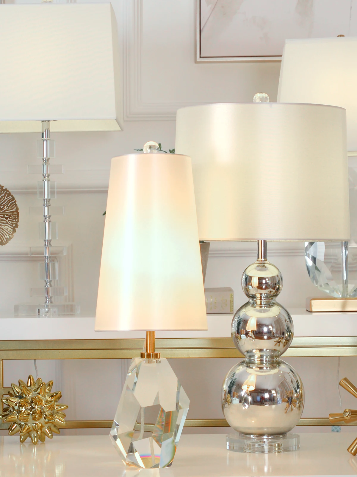 American Light Luxury Transparent Crystal Lamp Post-Modern Bedside Soft European Small Luxury Bedroom Bedside Lamp Ins LED
American Light Luxury Transparent Crystal Lamp Post-Modern Bedside Soft European Small Luxury Bedroom Bedside Lamp Ins LED