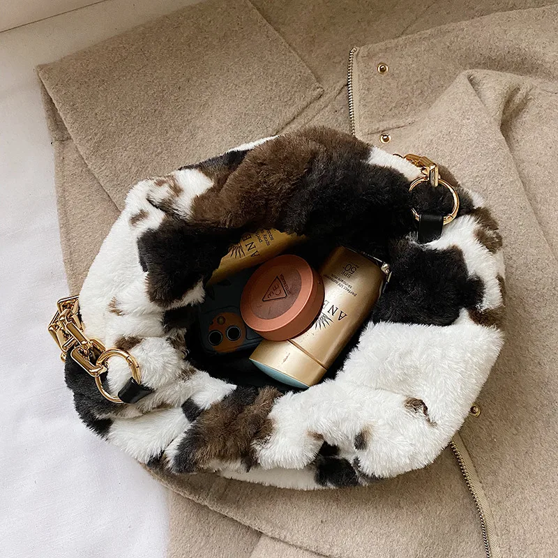 Cow Pattern Shoulder Bags for Women 2020 new Winter Brand Trending Soft Faux Fur Handbags Heavy chain ladies Hand Bag Small 
Cow Pattern Shoulder Bags for Women 2020 new Winter Brand Trending Soft Faux Fur Handbags Heavy chain ladies Hand Bag Small