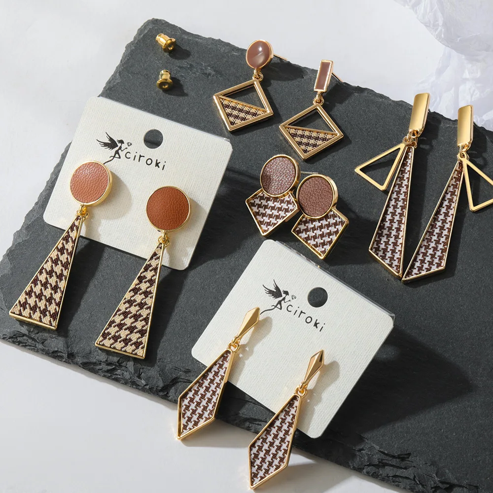 X&P New Fashion Fabric Drop Korean Earrings for Women Cute Geometric Leather Gold Dangle Earrings 2020 Fashion Women's Jewelry
X&P New Fashion Fabric Drop Korean Earrings for Women Cute Geometric Leather Gold Dangle Earrings 2020 Fashion Women's Jewelry