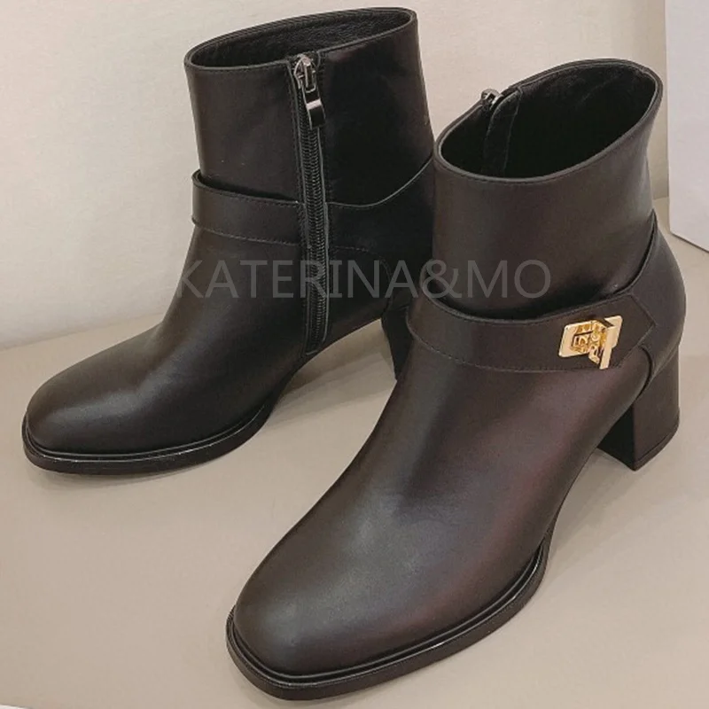 Luxury Brand New Genuine Leather Autumn Chelsea Boots Women Round Toe Ankle Boots Woman Chunky High Heels Short Boots 2021
Luxury Brand New Genuine Leather Autumn Chelsea Boots Women Round Toe Ankle Boots Woman Chunky High Heels Short Boots 2021