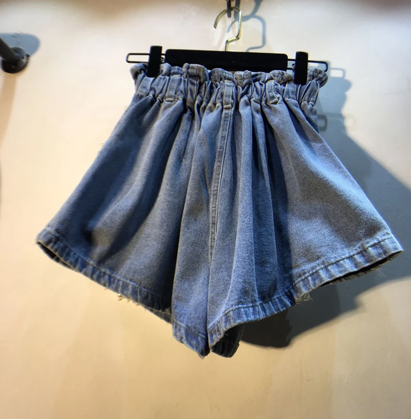 2021 Summer Short Pants New Heavy Handmade Beaded Pearl High Waist Slimming Loose Wide Leg Denim Shorts Casual Women's Jeans
2021 Summer Short Pants New Heavy Handmade Beaded Pearl High Waist Slimming Loose Wide Leg Denim Shorts Casual Women's Jeans