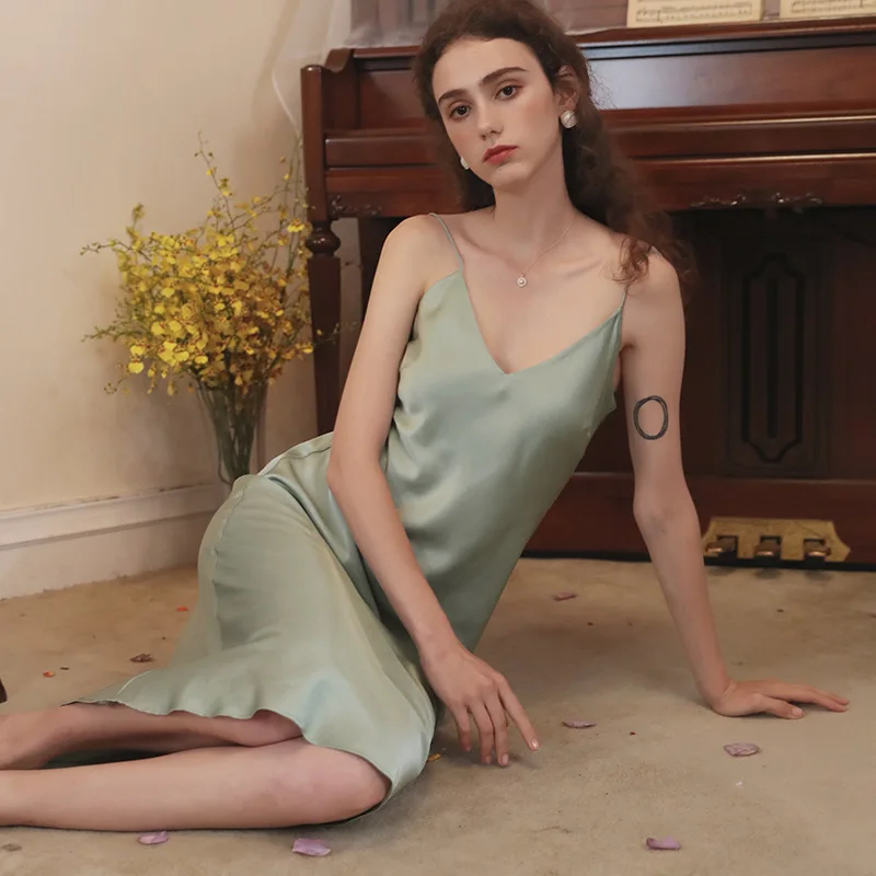 Sling Ice Silk Nightdress Women Sexy Temptation In Spring and Autumn V-neck Silk Skirt Pajamas New Home Service Women In Summer
Sling Ice Silk Nightdress Women Sexy Temptation In Spring and Autumn V-neck Silk Skirt Pajamas New Home Service Women In Summer
