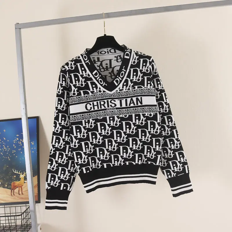 Autumn and Winter 2021 New Knitted Top Women 's Color Jacquard Logo Letter V-Neck Long Sleeve D-letter Sweater Fashion
Autumn and Winter 2021 New Knitted Top Women 's Color Jacquard Logo Letter V-Neck Long Sleeve D-letter Sweater Fashion