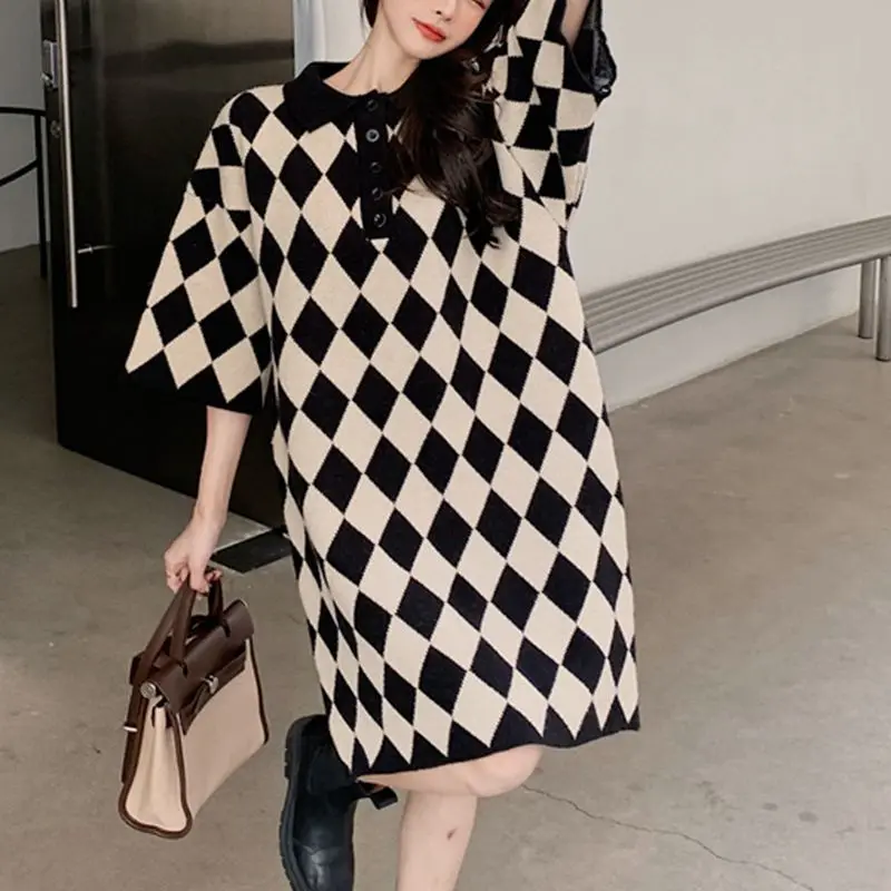 POLO Collar Argyle Plaid Loose Mid-Length Knitted Dress For Women Spring New Tide Street All-Match Mujer Chic Vestidos Hot Sales
POLO Collar Argyle Plaid Loose Mid-Length Knitted Dress For Women Spring New Tide Street All-Match Mujer Chic Vestidos Hot Sales