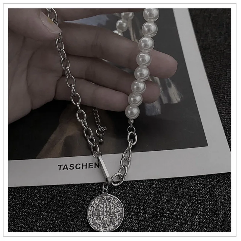 Hot Sale Gold Color Chain Butterfly Hollow Stainless Steel Pendant Necklace Women Men Fashion Jewelry 2021 New
Hot Sale Gold Color Chain Butterfly Hollow Stainless Steel Pendant Necklace Women Men Fashion Jewelry 2021 New