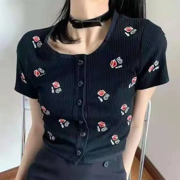 2021 Spring and Summer New Women's Button Full Lipstick 5-word Embroidery Temperament Short Slim Knitted Cardigan
2021 Spring and Summer New Women's Button Full Lipstick 5-word Embroidery Temperament Short Slim Knitted Cardigan