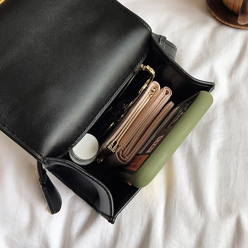 Luxury Solid Color PU Leather Shoulder Bags For Women 2020 Lock Handbags Small Travel Hand Bag Lady Fashion Crossbody designer
Luxury Solid Color PU Leather Shoulder Bags For Women 2020 Lock Handbags Small Travel Hand Bag Lady Fashion Crossbody designer