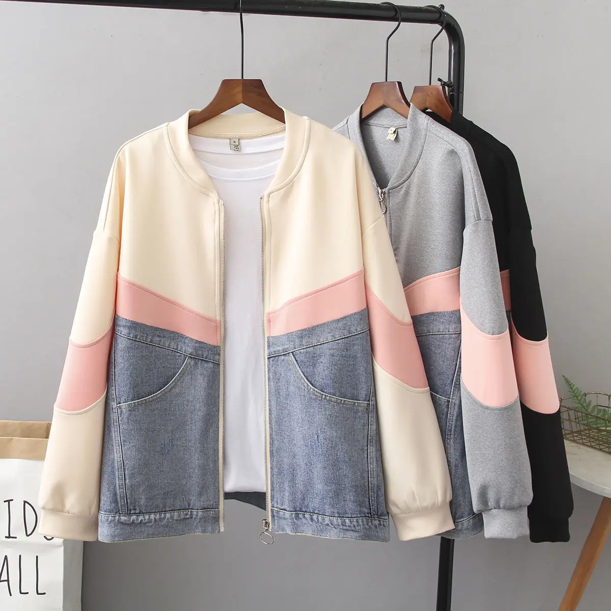 2021 Spring Autumn Korean Stitching Denim Jacket Women's Plus size Loose Long-sleeved Zipper Coat Short Casual Female Outwear
2021 Spring Autumn Korean Stitching Denim Jacket Women's Plus size Loose Long-sleeved Zipper Coat Short Casual Female Outwear