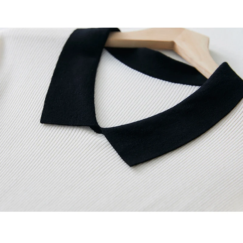 Light luxury women's wool flip V-neck knitted T-shirt for women's short sleeve light simple temperament breathable base coat
Light luxury women's wool flip V-neck knitted T-shirt for women's short sleeve light simple temperament breathable base coat