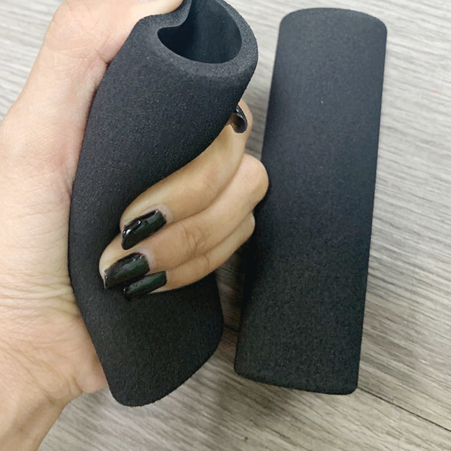 Motorcycle Universal Anti-slip 7/8" 22mm Handlebar Hand Grips Sponge CoverComfort For YAMAHA BMW R1200GS R1250GS LC F900R F900XR
Motorcycle Universal Anti-slip 7/8" 22mm Handlebar Hand Grips Sponge CoverComfort For YAMAHA BMW R1200GS R1250GS LC F900R F900XR