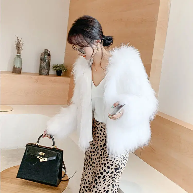 Women 2021 Autumn Winter Faux Fox Fur Coat Female Fashion Artificial Fur Hooded Coats Overcoat Ladies Fake Fur Warm Jacket C381
Women 2021 Autumn Winter Faux Fox Fur Coat Female Fashion Artificial Fur Hooded Coats Overcoat Ladies Fake Fur Warm Jacket C381