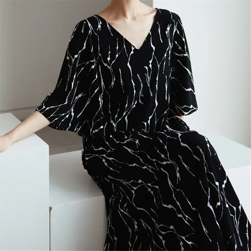 SuperAen 2021 Loose Plus Size Chiffon Floral Long Dress Long Fashion Loose V-neck Bottoming Shirt Flare Sleeve Dress
SuperAen 2021 Loose Plus Size Chiffon Floral Long Dress Long Fashion Loose V-neck Bottoming Shirt Flare Sleeve Dress