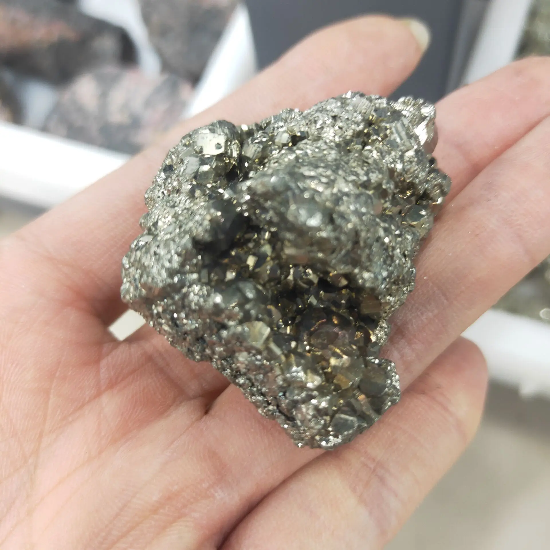 Natural Crystal Stone Pyrite Ore Copper Ishihara Sphere Stone Particles Specimen Natural stones and minerals
Natural Crystal Stone Pyrite Ore Copper Ishihara Sphere Stone Particles Specimen Natural stones and minerals