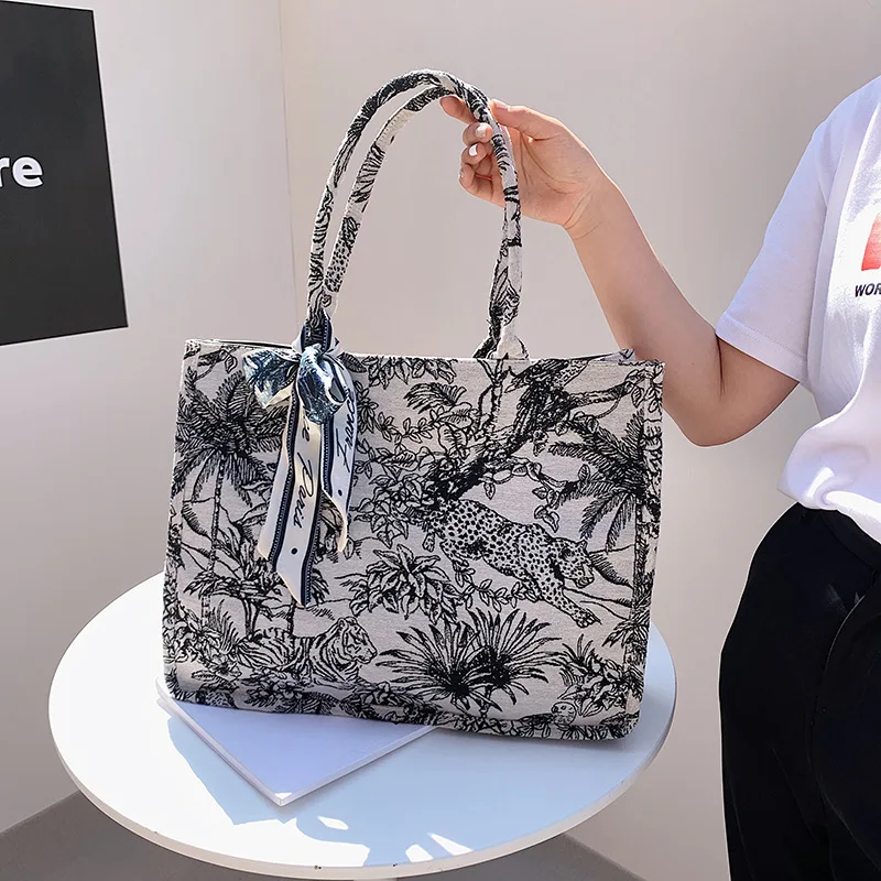 Large Capacity Woman Handbags Graffiti Canvas Top-Handle Bags Pearl-Chain Fashion Ladies Totes Designer Hand Bag Luxury Quality
Large Capacity Woman Handbags Graffiti Canvas Top-Handle Bags Pearl-Chain Fashion Ladies Totes Designer Hand Bag Luxury Quality
