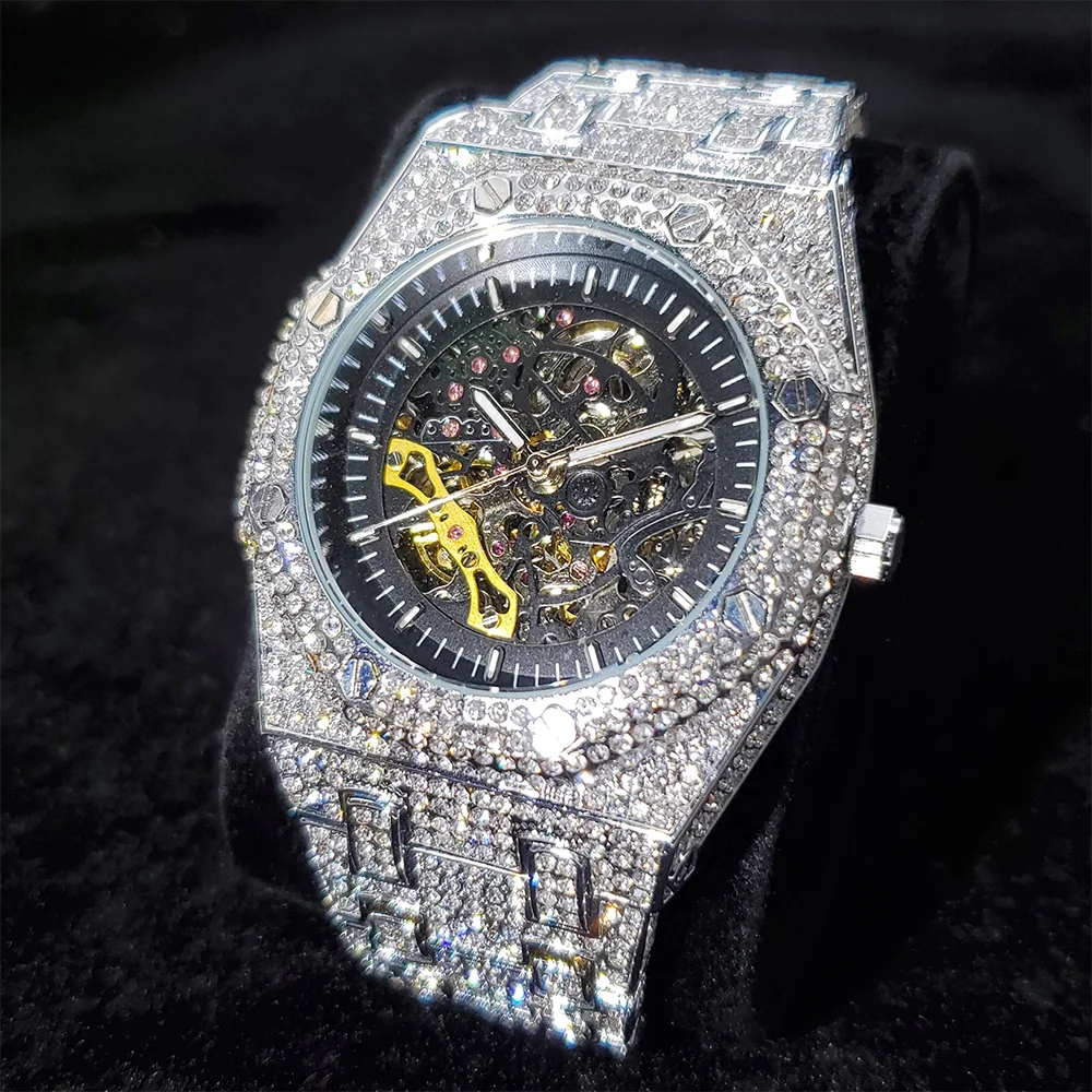 Hip Hop Hollow Men Watches Silver Iced Out Diver Oak Automatic Mechanical Luxury Steel Watch Waterproof Bling AAA Male Clocks
Hip Hop Hollow Men Watches Silver Iced Out Diver Oak Automatic Mechanical Luxury Steel Watch Waterproof Bling AAA Male Clocks